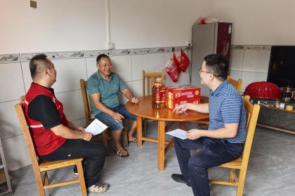 中秋佳节送温暖 检察关怀传真情